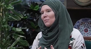 Kanadalı Jenny hem ağladı hem ağlattı... Müslümanlık öyküsü sanal medyayı salladı - Son Dakika Magazin Haberleri | Video